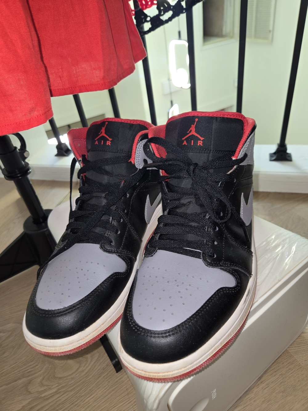 Nike Air Jordan 1 Mid Black Grey Red Men's Sneakers Size 9.5 DQ8426-006